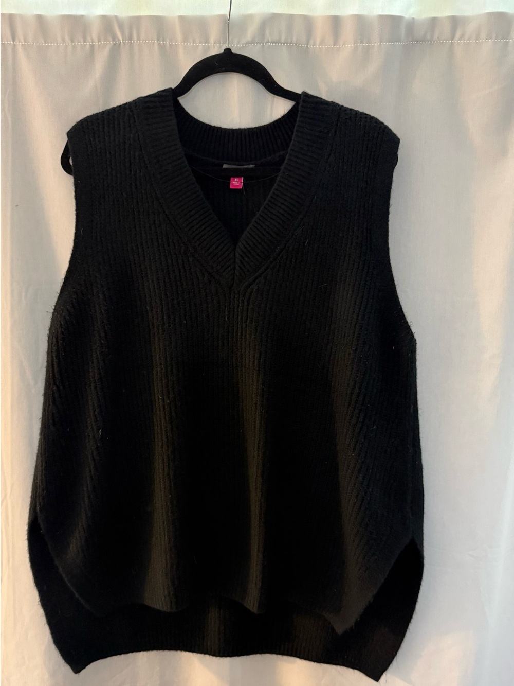 Vince Camuto Black V-Neck Sleeveless Knit Vest